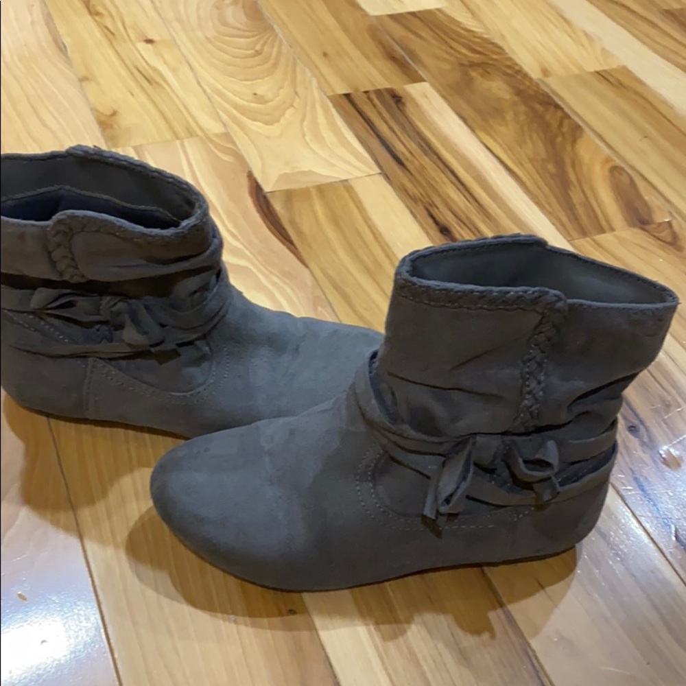Girls gray booties